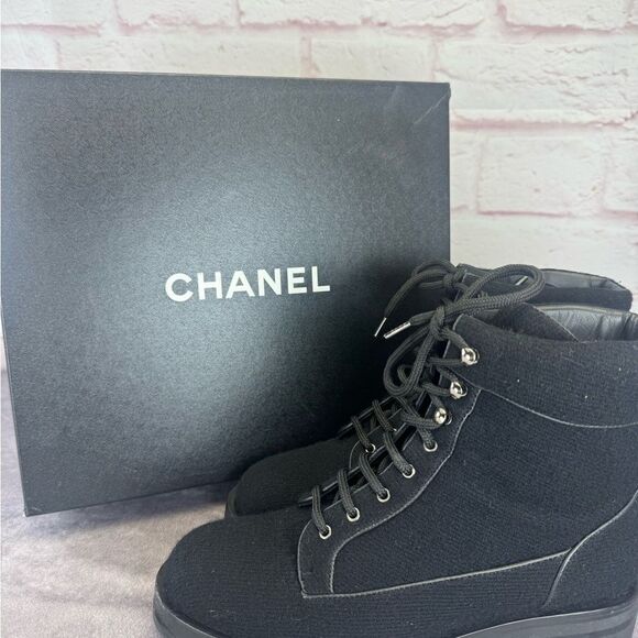 Chanel $1450 Wool Lace Up Black Biker Ankle Boots 9 - Picture 13 of 13